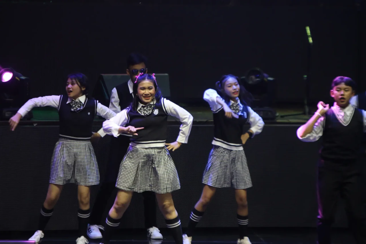 Belantara Budaya Gandeng...