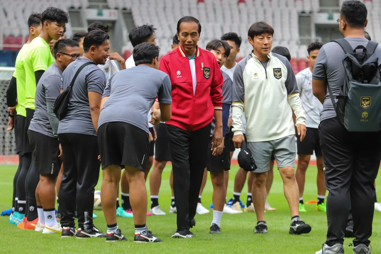 Jokowi Temui Tim Indonesia...