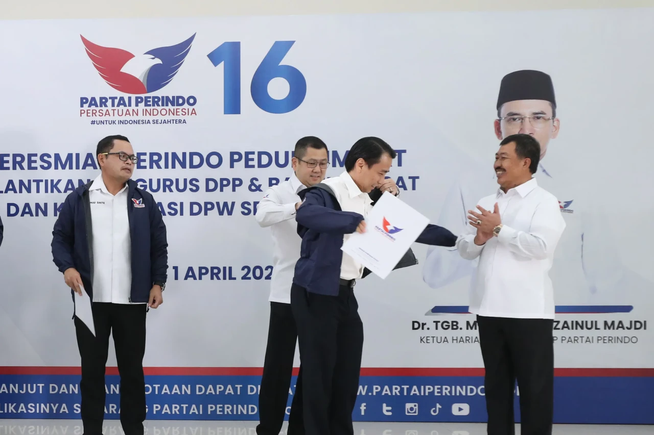 Ketum Perindo Lantik...