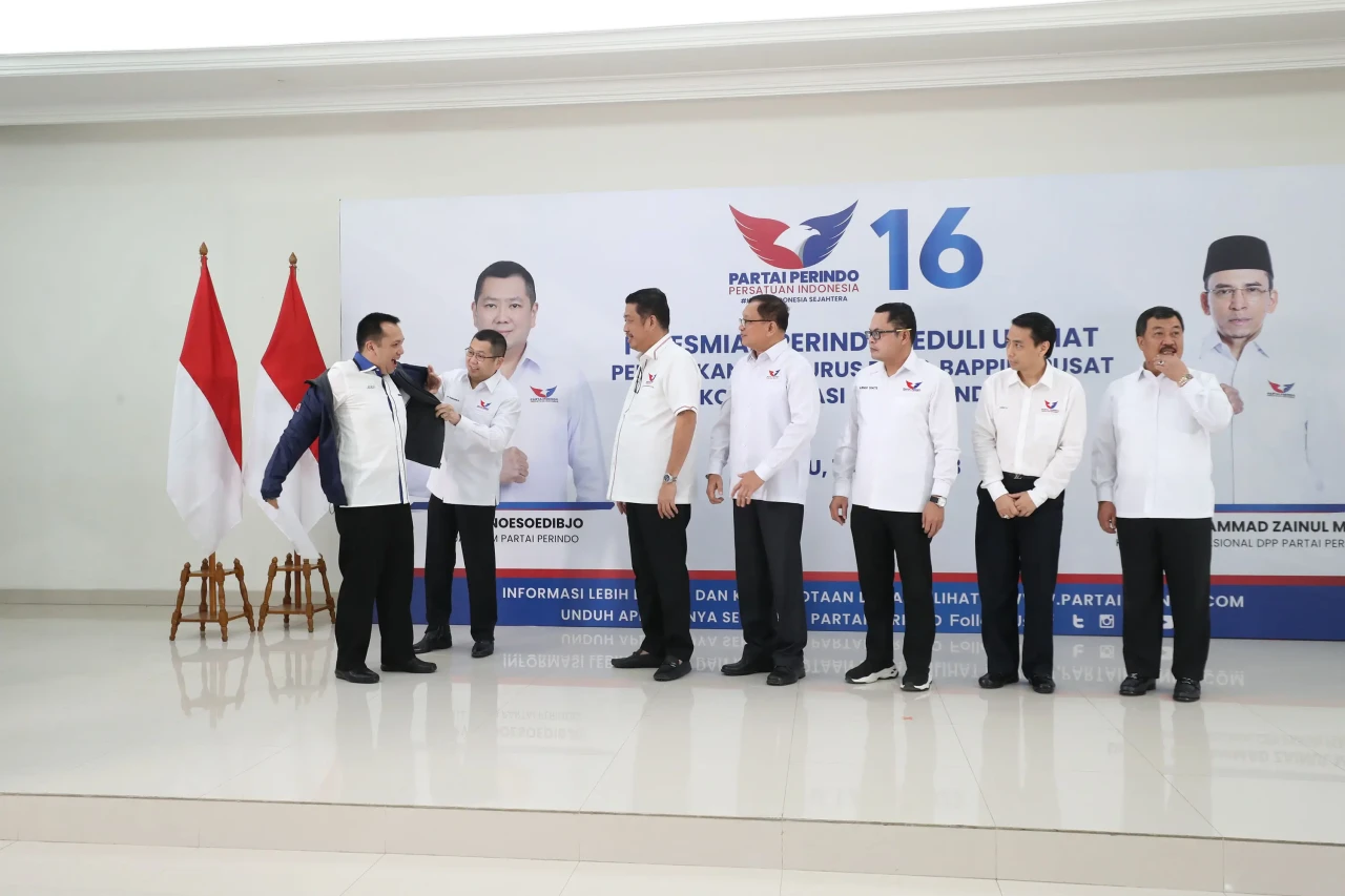 Ketum Perindo Lantik...