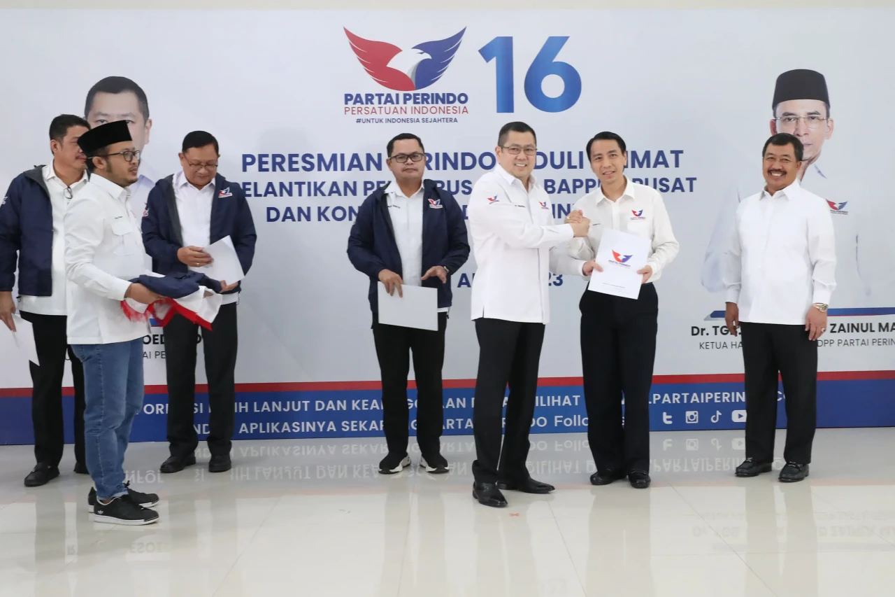 Ketum Perindo Lantik...
