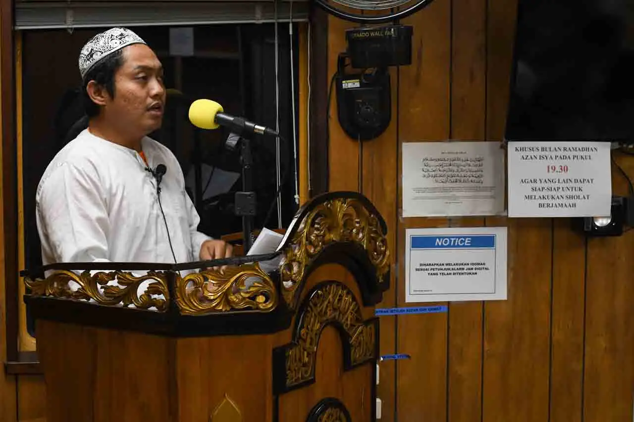Salat Tarawih di Anjungan...