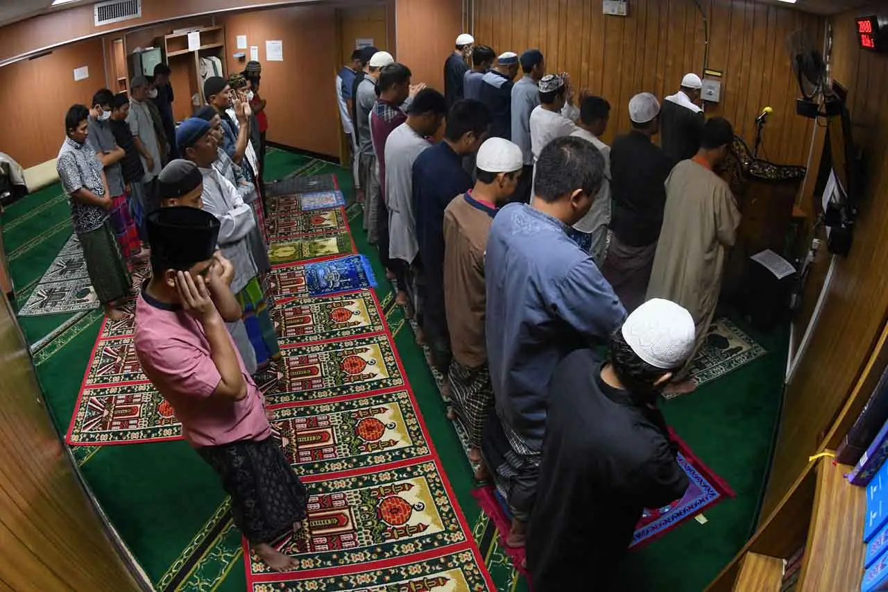 Salat Tarawih di Anjungan...
