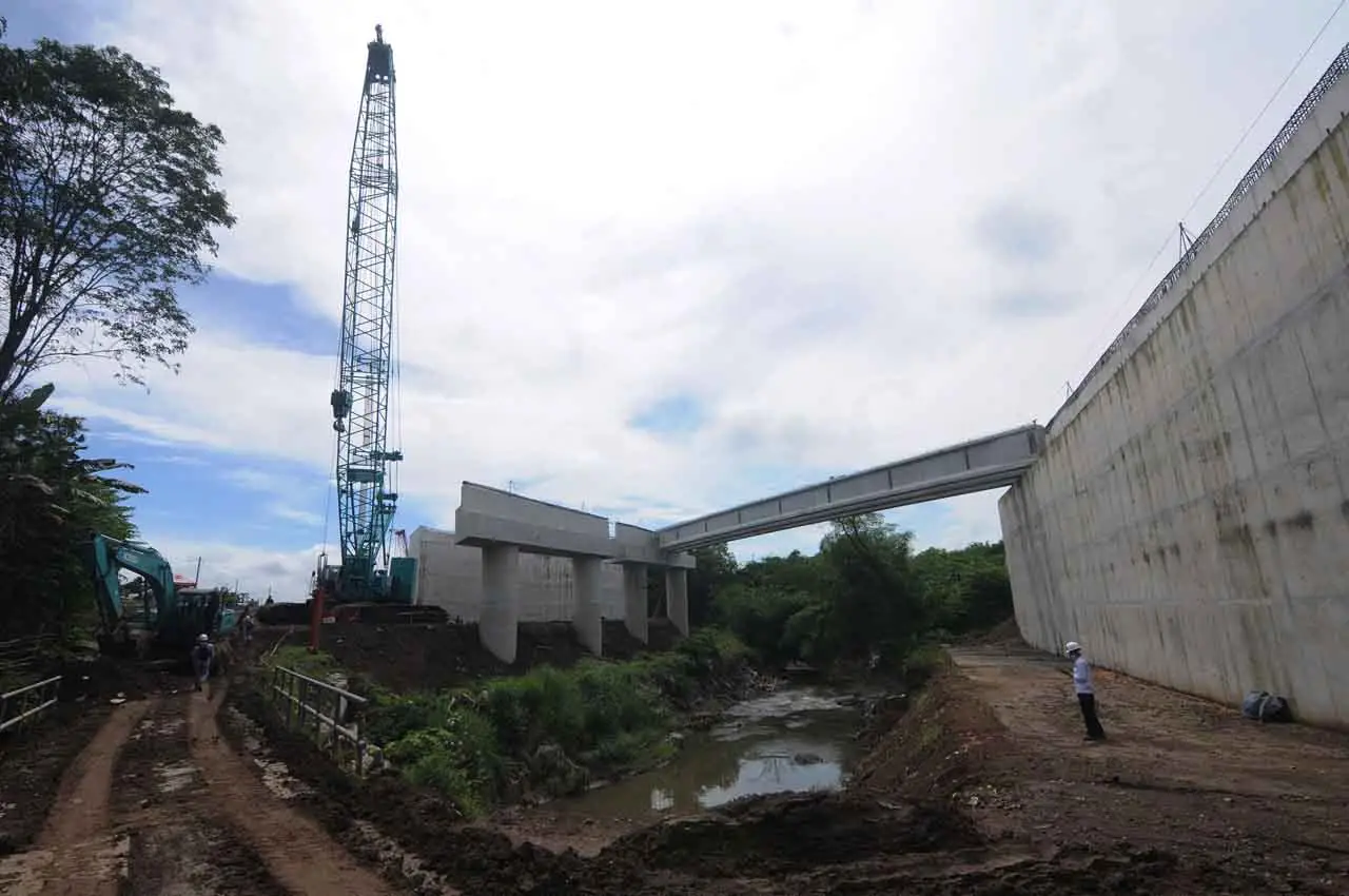 Progres Konstruksi Jalan...