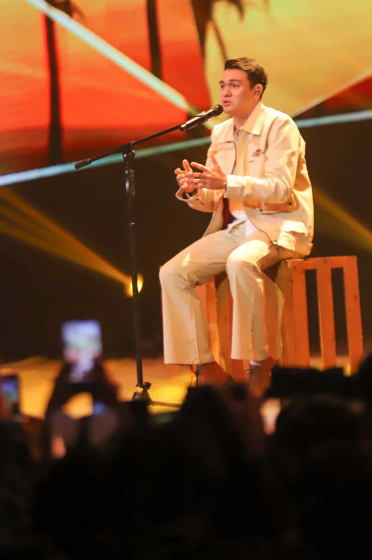 Paul Bawakan Lagu Komang...