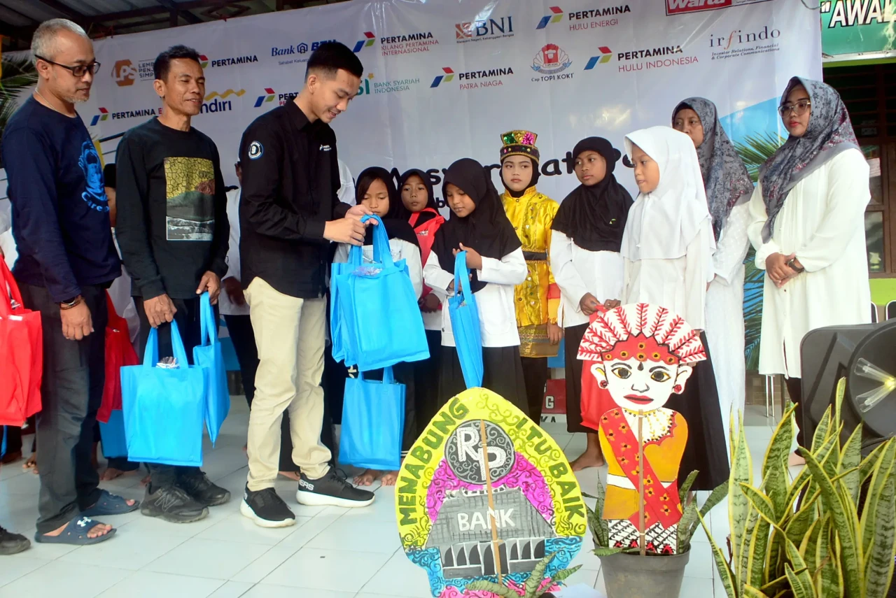 Lewat Media Dongeng...
