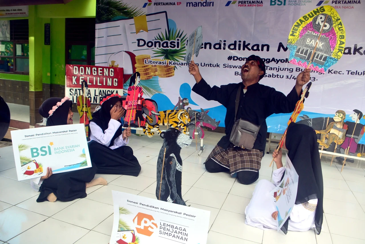 Lewat Media Dongeng...