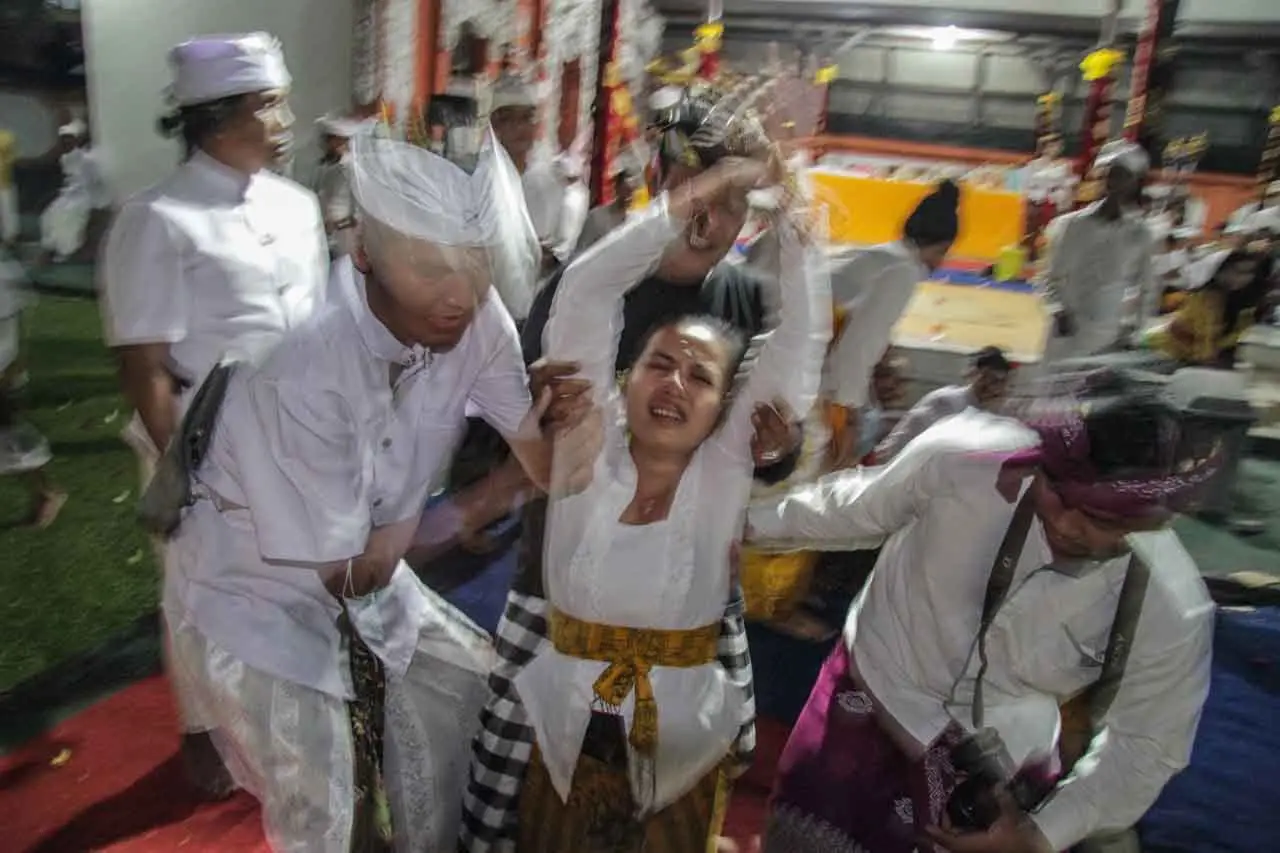 Upacara Piodalan Pura...