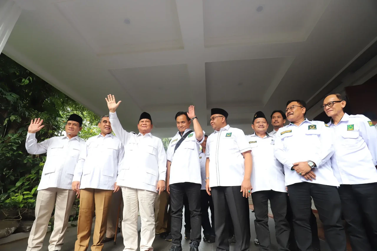 Bahas Koalisi Besar,...