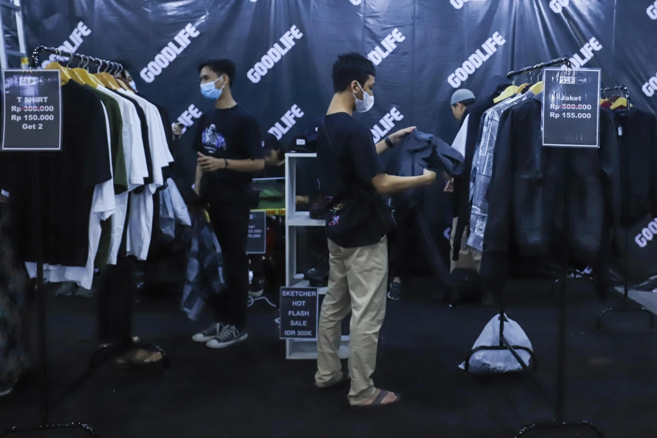 Berburu Baju untuk Hari...