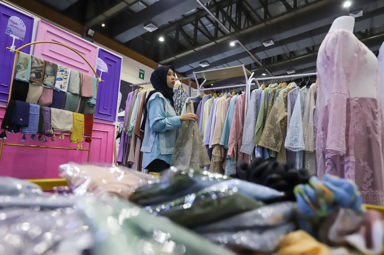 Berburu Baju untuk Hari...