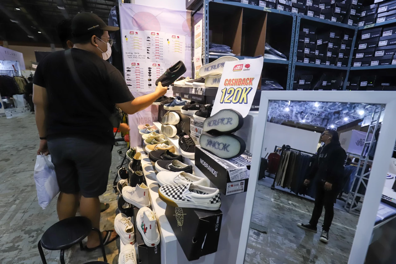Berburu Baju untuk Hari...