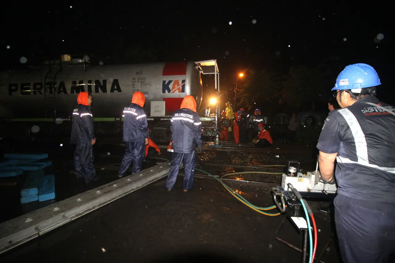 Gerbong Kereta Pengangkut...