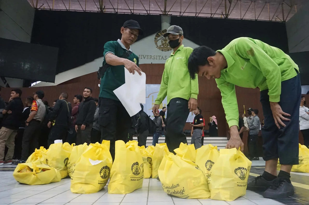 ILUNI UI Bagikan 2.700...