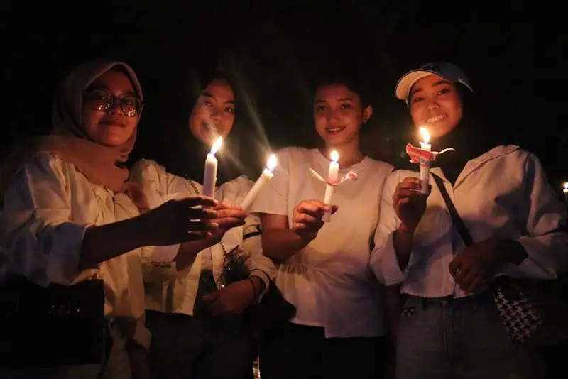 Nyalakan 1.000 Lilin,...