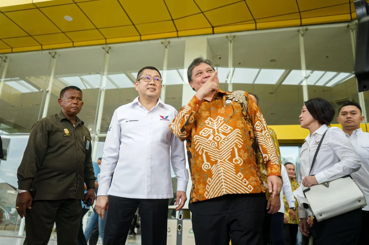 Disambut Airlangga Hartarto,...