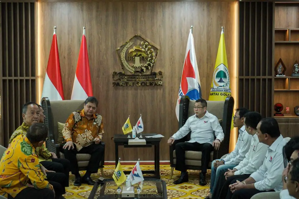Disambut Airlangga Hartarto,...