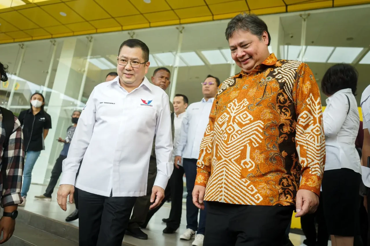 Disambut Airlangga Hartarto,...