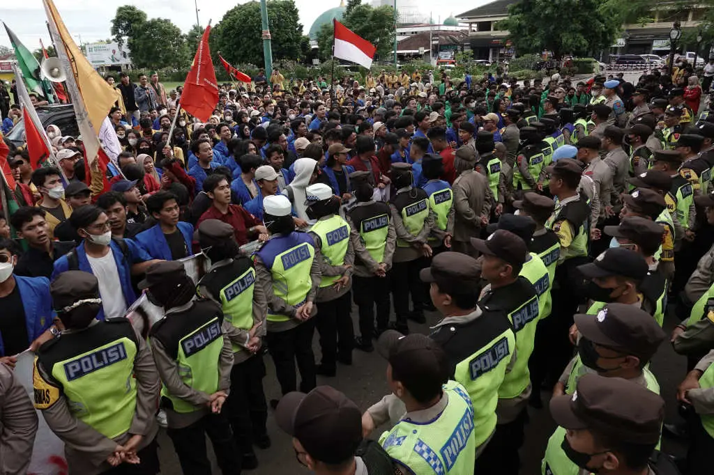Ribuan Mahasiswa Demo...
