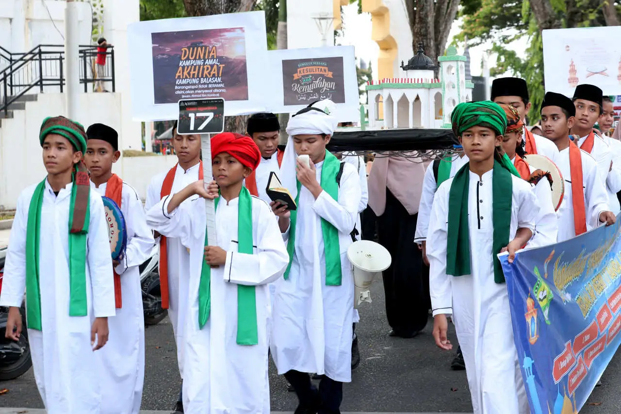 Kemeriahan Kirab Ramadhan...
