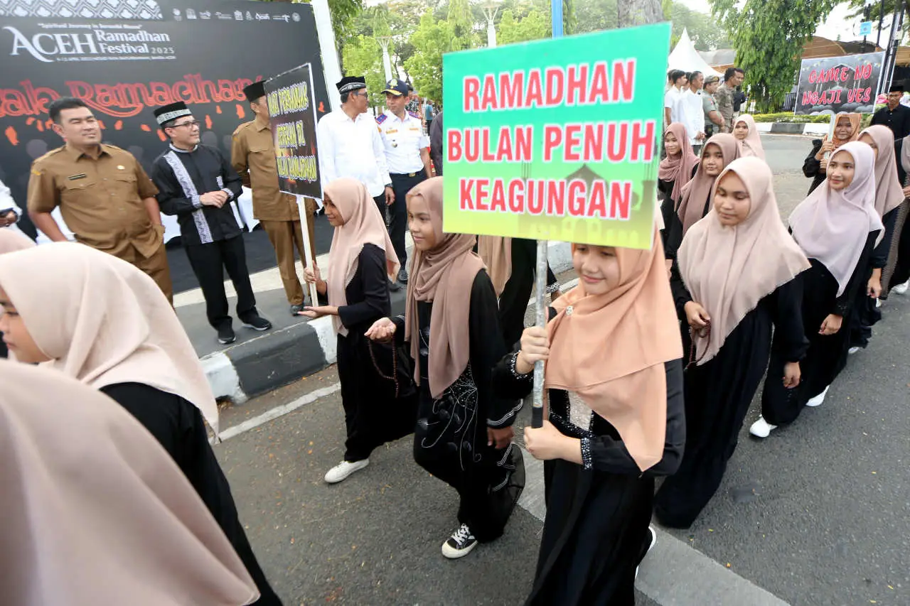 Kemeriahan Kirab Ramadhan...