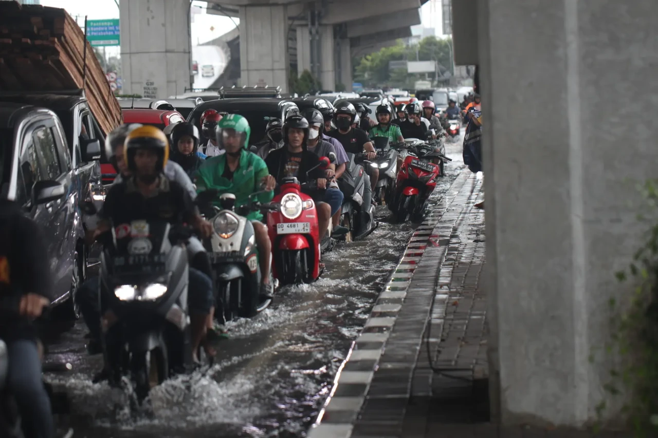 Cuaca Buruk, Jalan AP...