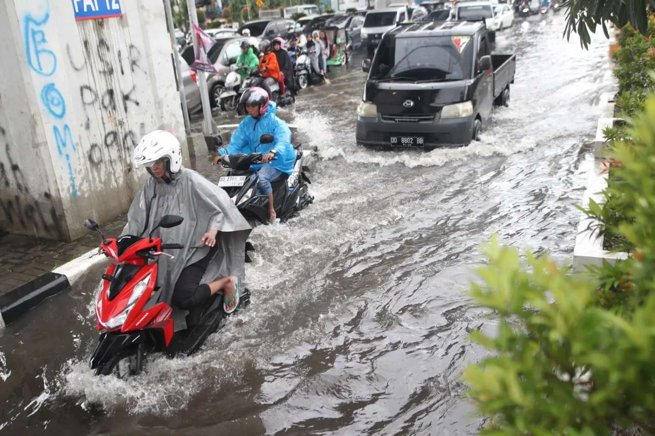 Cuaca Buruk, Jalan AP...