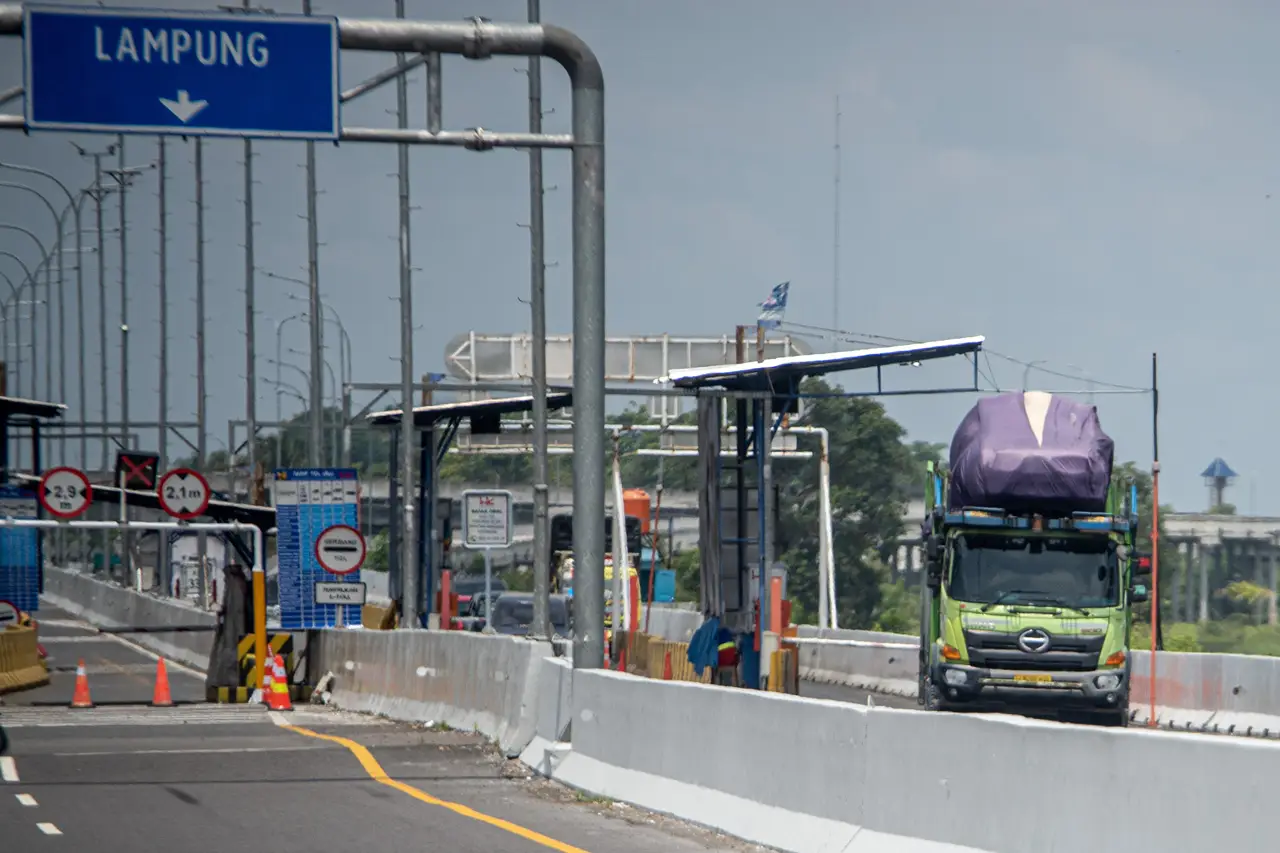 H-5 Truk Dilarang Melintas...
