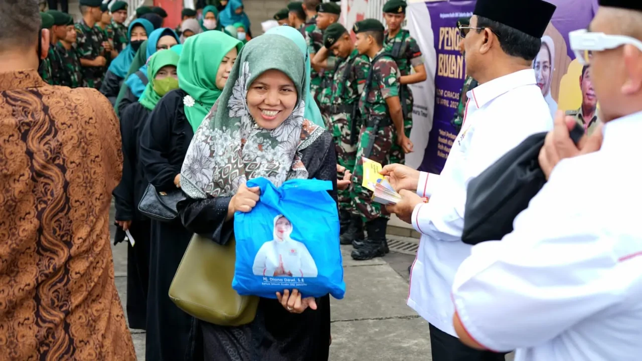 Diana Dewi : Pembagian...