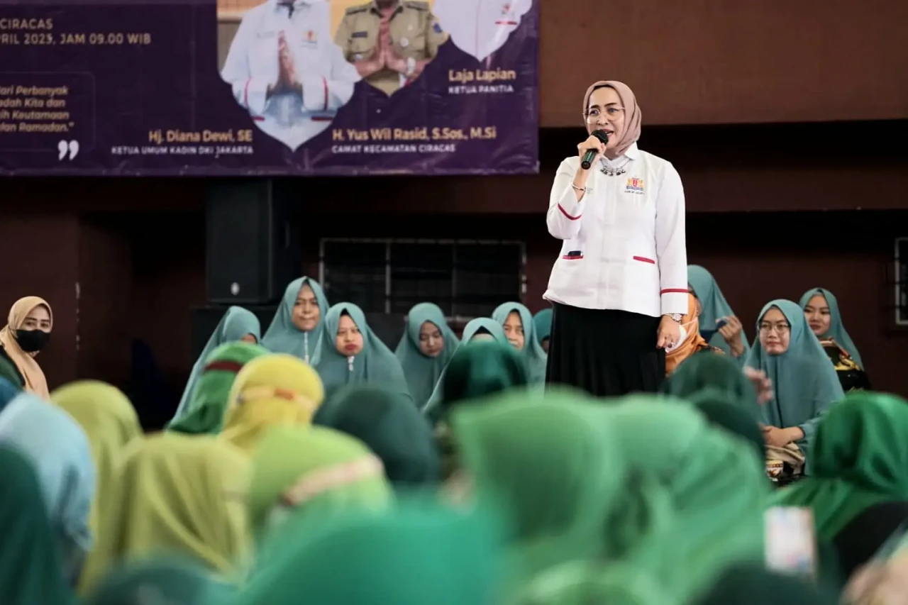 Diana Dewi : Pembagian...