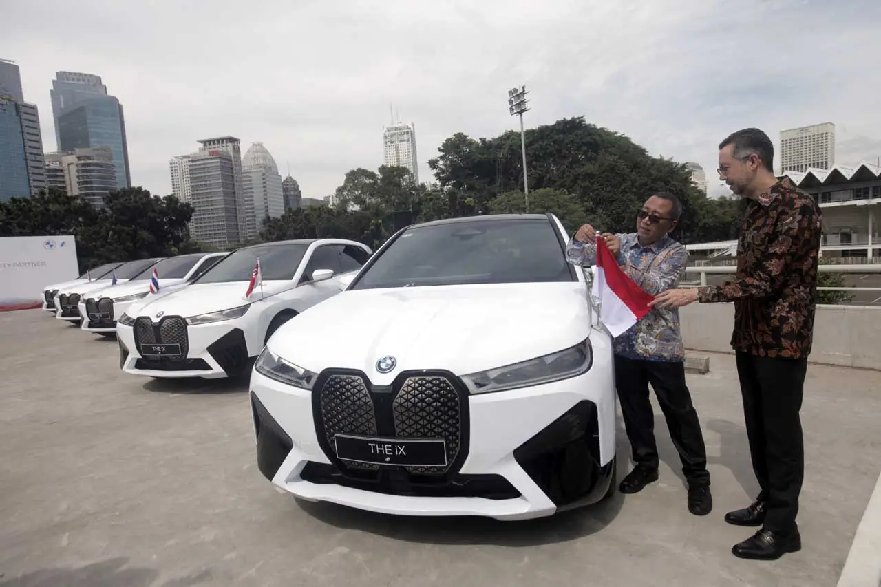 13 Unit Mobil Listrik...