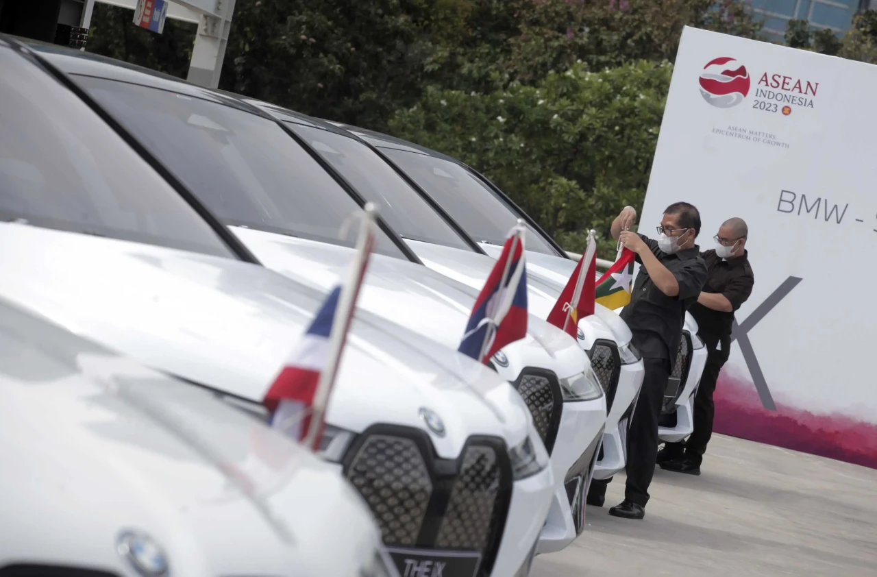 13 Unit Mobil Listrik...