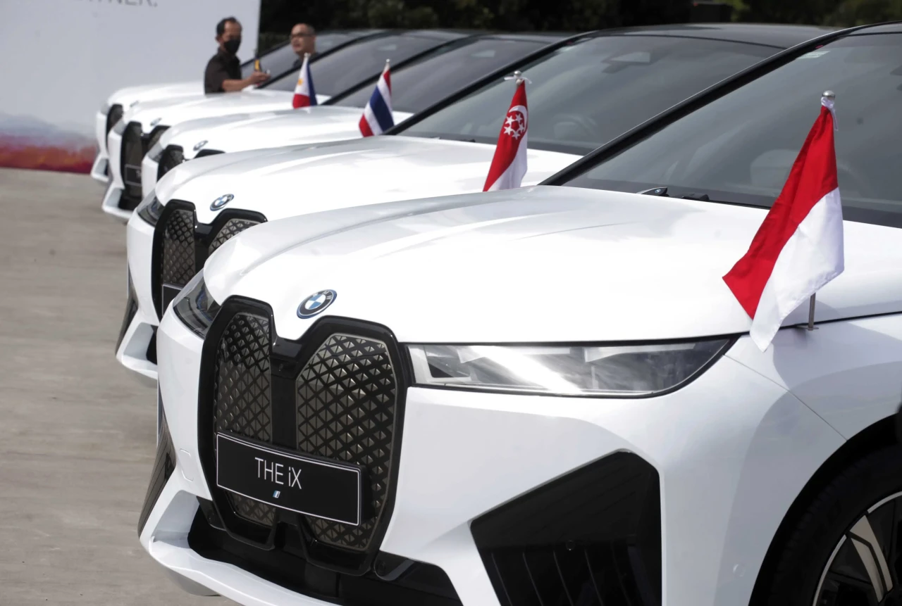 13 Unit Mobil Listrik...