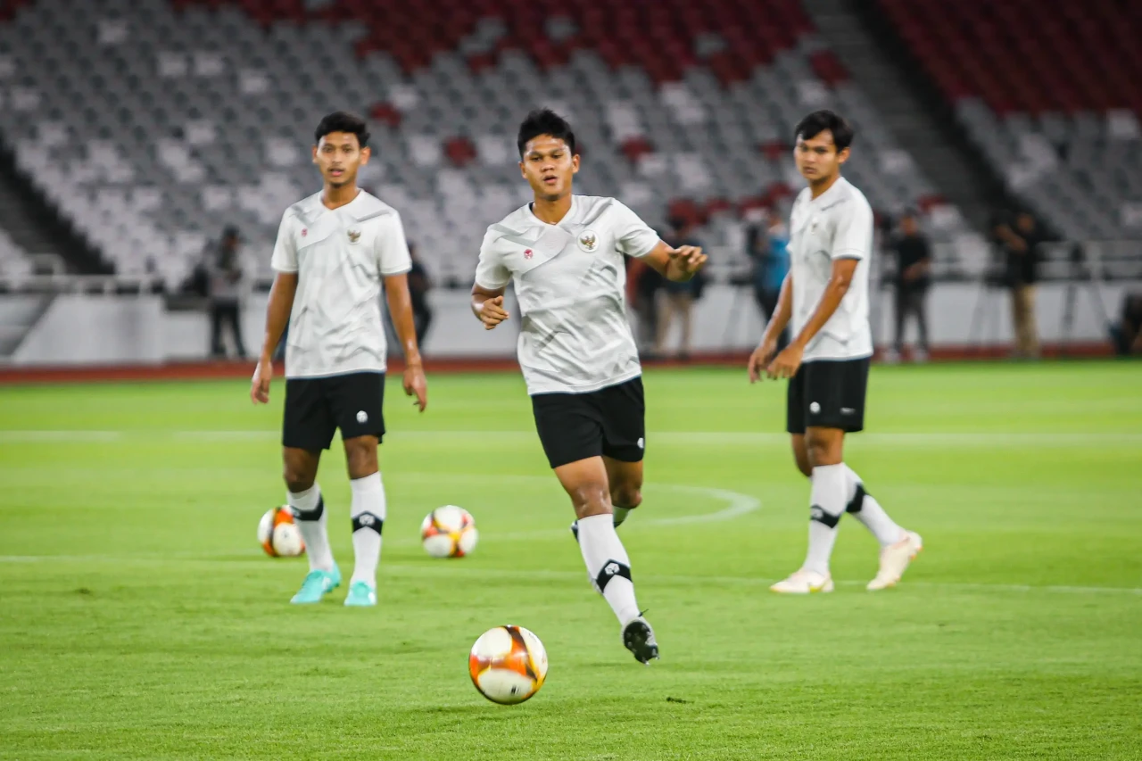 Latihan Timnas Indonesia...