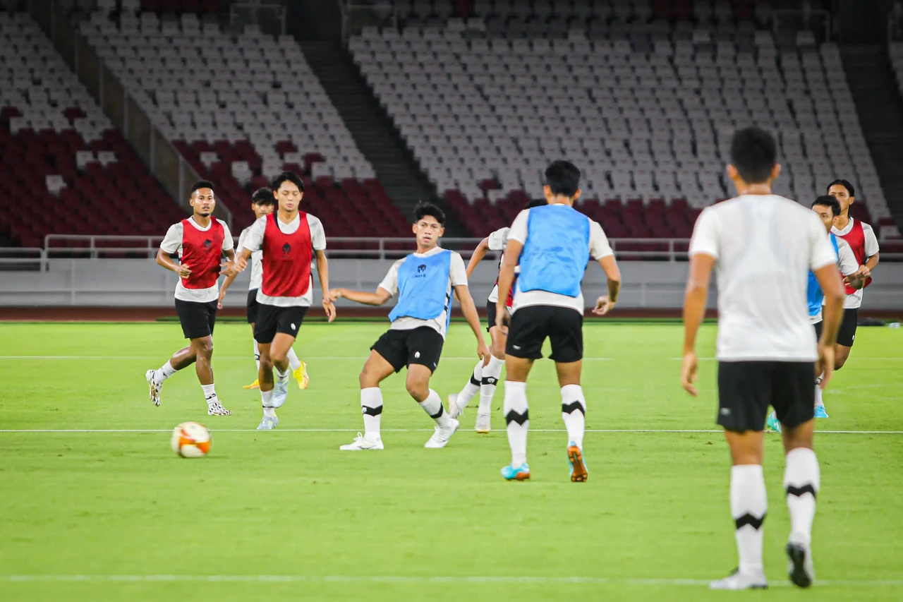 Latihan Timnas Indonesia...