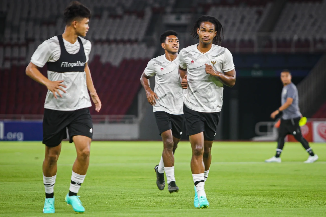Latihan Timnas Indonesia...