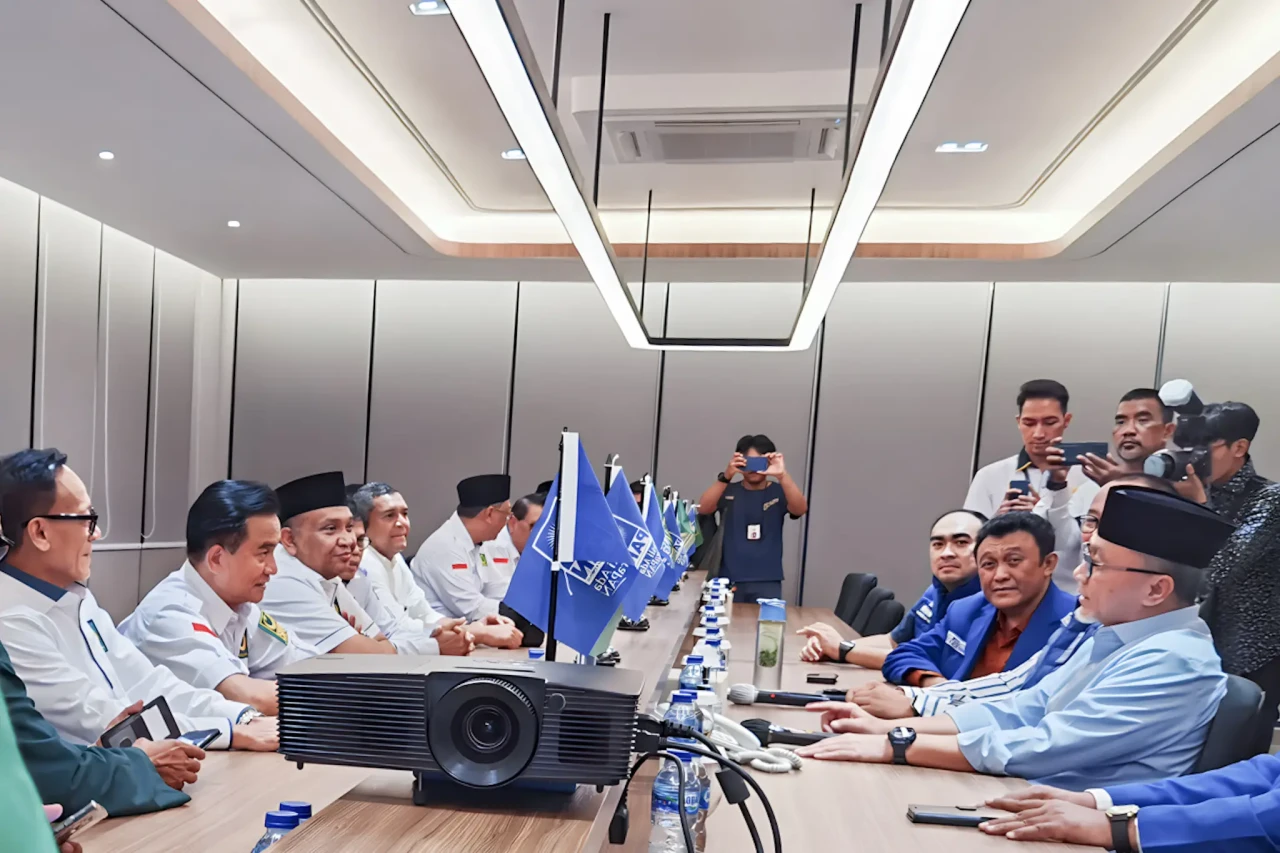 Zulkifli Hasan Terima...