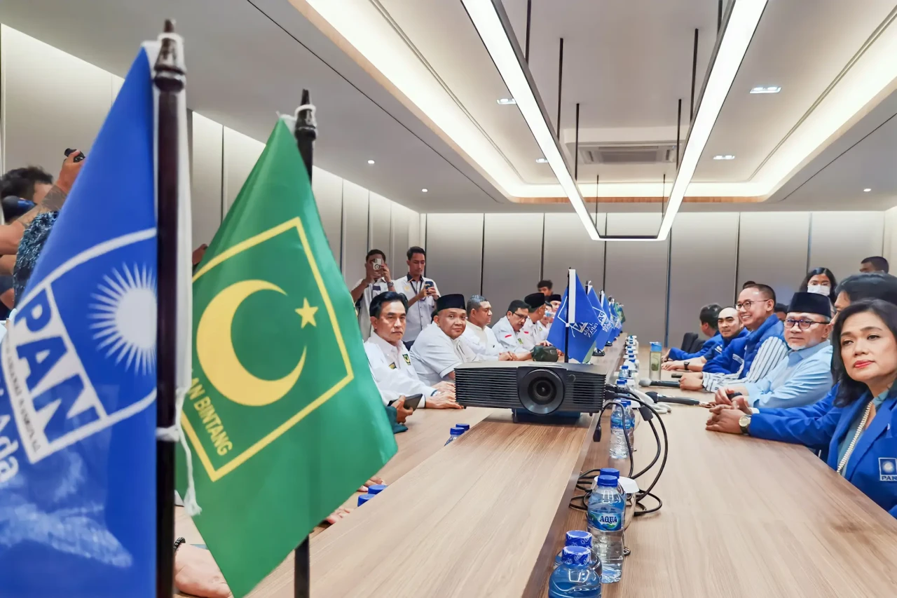 Zulkifli Hasan Terima...