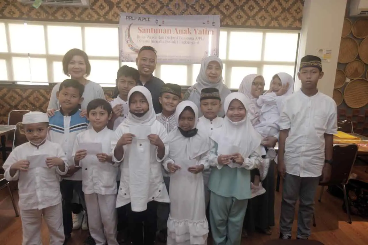 Pemberian Santunan Anak...