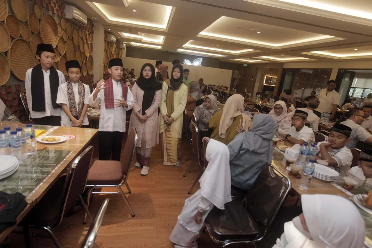 Pemberian Santunan Anak...