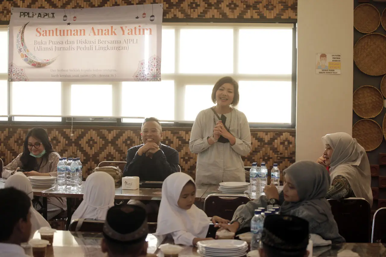 Pemberian Santunan Anak...