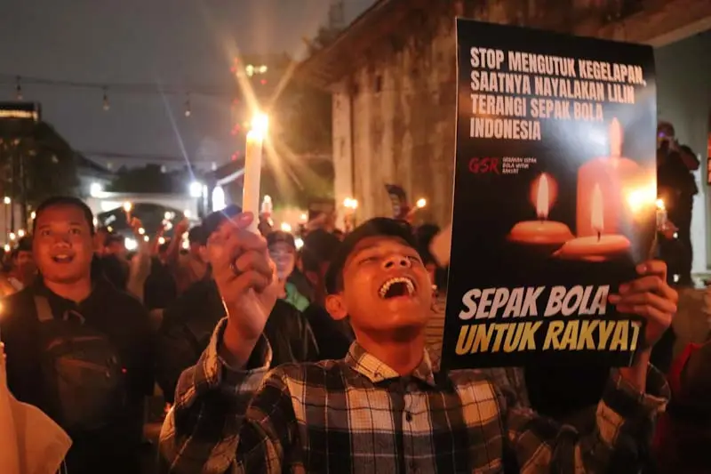 Aksi 1.000 Lilin Suporter...