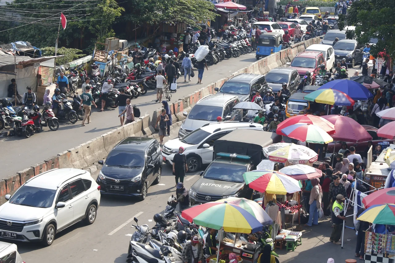 Pengunjung Membludak,...
