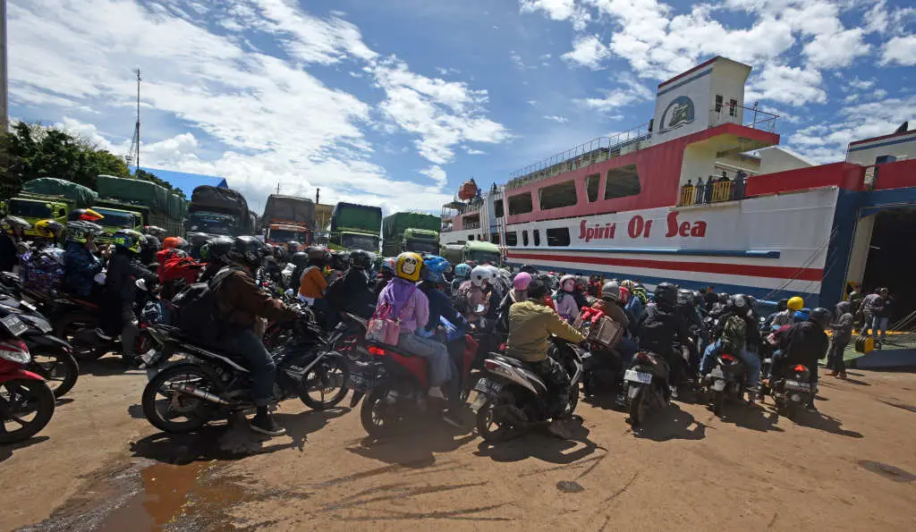 Arus Pemudik Motor di...