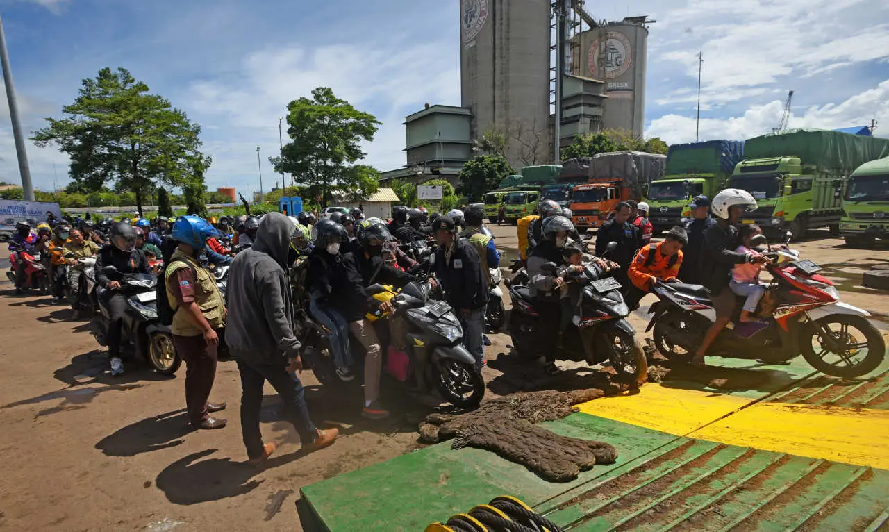 Arus Pemudik Motor di...
