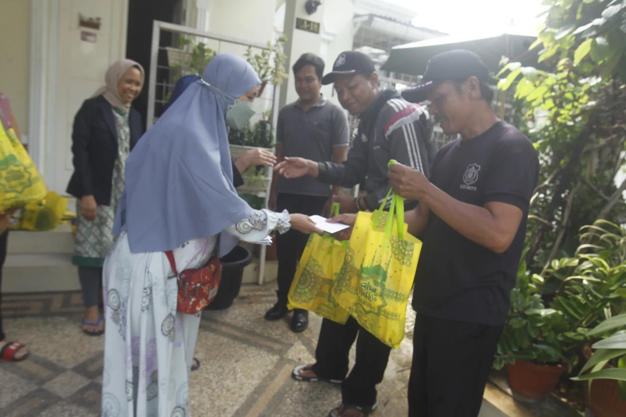 Ibu-Ibu PGG Berbagi...