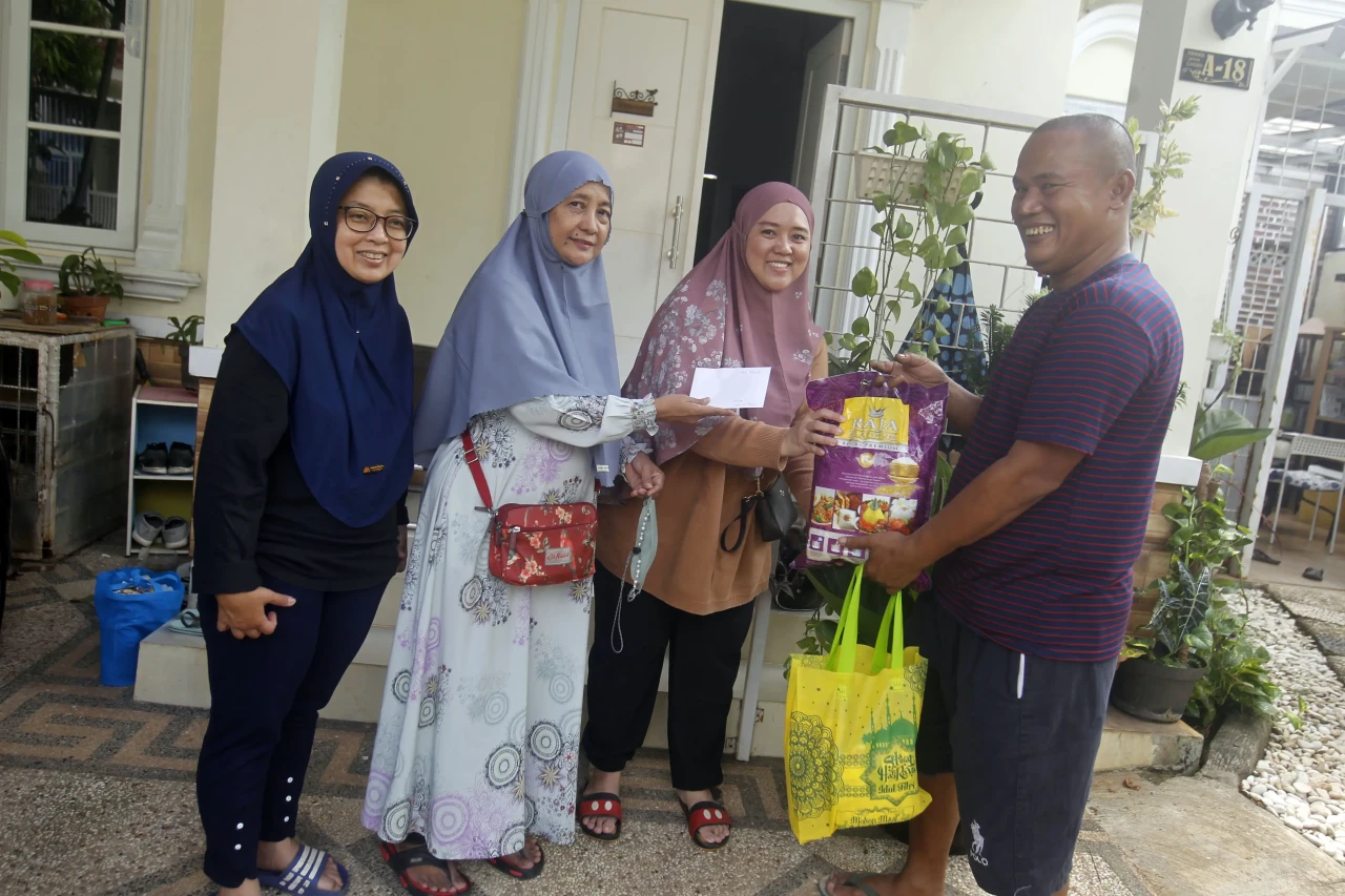 Ibu-Ibu PGG Berbagi...