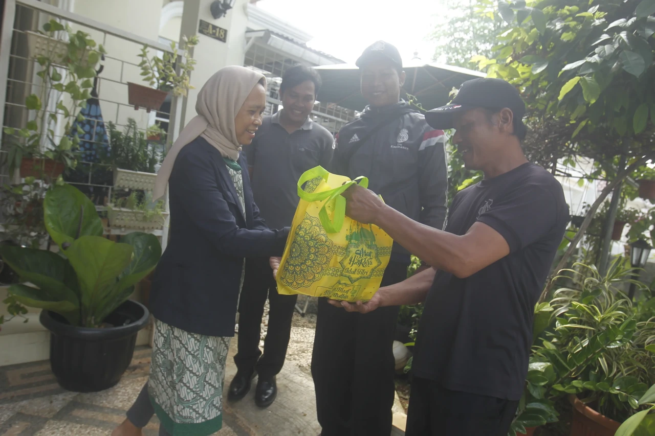 Ibu-Ibu PGG Berbagi...