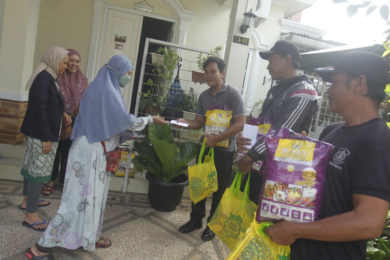 Ibu-Ibu PGG Berbagi...