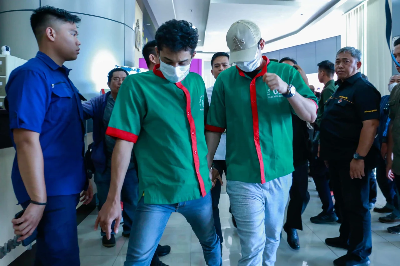 Artis Hud Filbert Resmi...